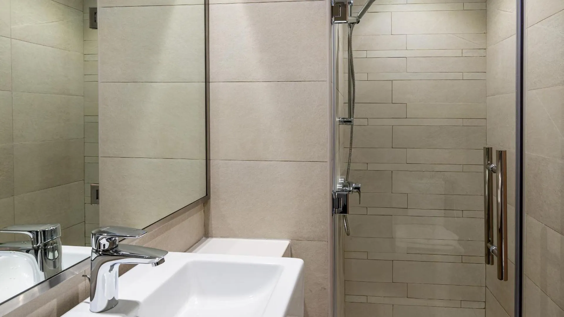 Contemporary 1Br In Azizi Riviera 27, Meydan City- Allsopp & Allsopp Dubai 0*,  United Arab Emirates