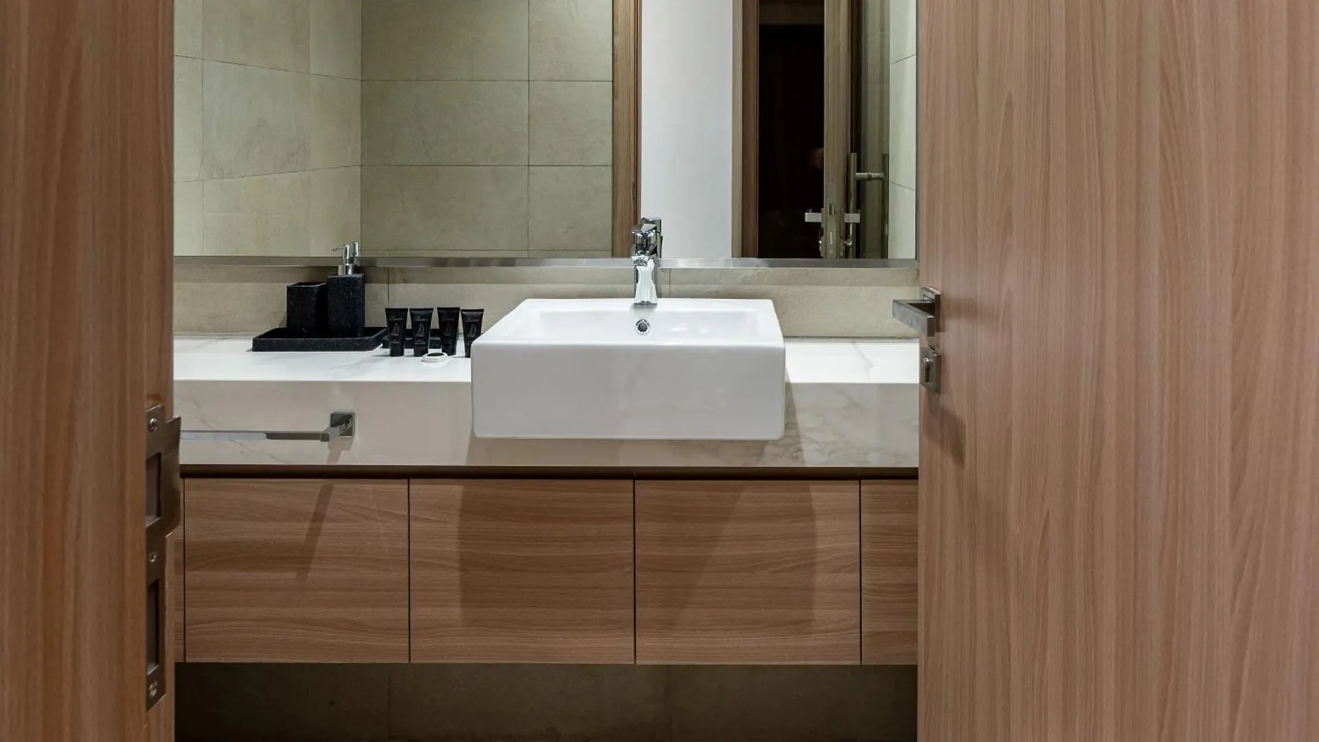 Apartment Contemporary 1Br In Azizi Riviera 27, Meydan City- Allsopp & Allsopp Dubai