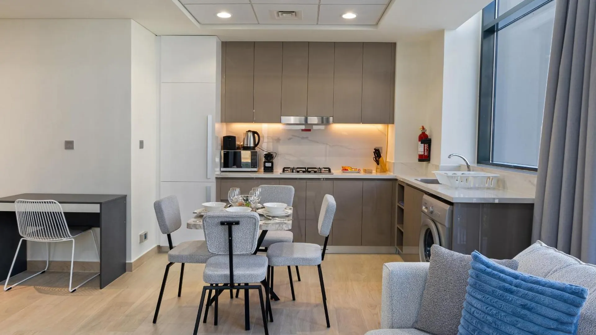 Apartment Contemporary 1Br In Azizi Riviera 27, Meydan City- Allsopp & Allsopp Dubai